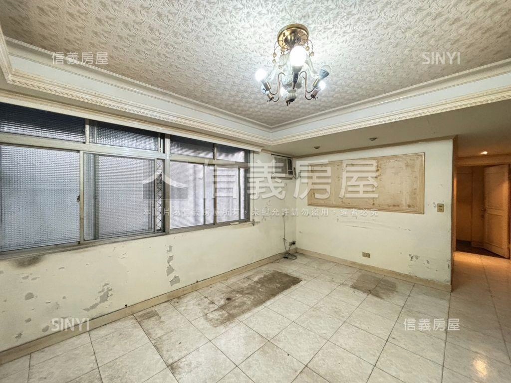 西湖捷運黃金二樓房屋室內格局與周邊環境