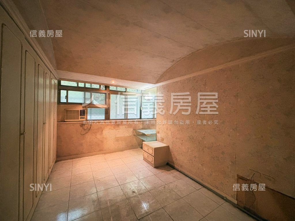 西湖捷運黃金二樓房屋室內格局與周邊環境