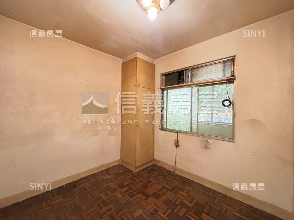 西湖捷運黃金二樓房屋室內格局與周邊環境