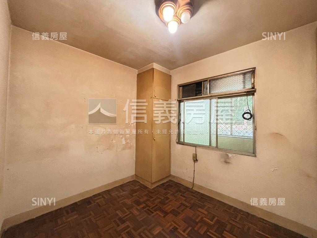 西湖捷運黃金二樓房屋室內格局與周邊環境