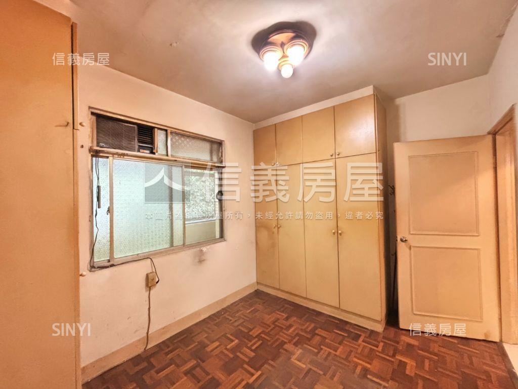 西湖捷運黃金二樓房屋室內格局與周邊環境