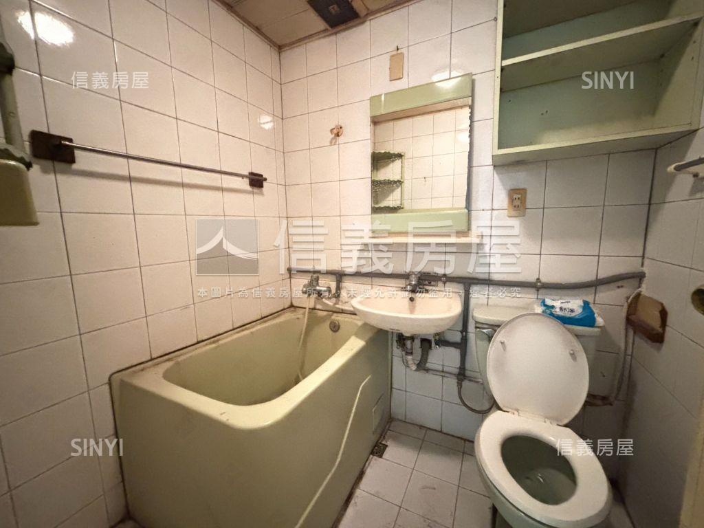 西湖捷運黃金二樓房屋室內格局與周邊環境