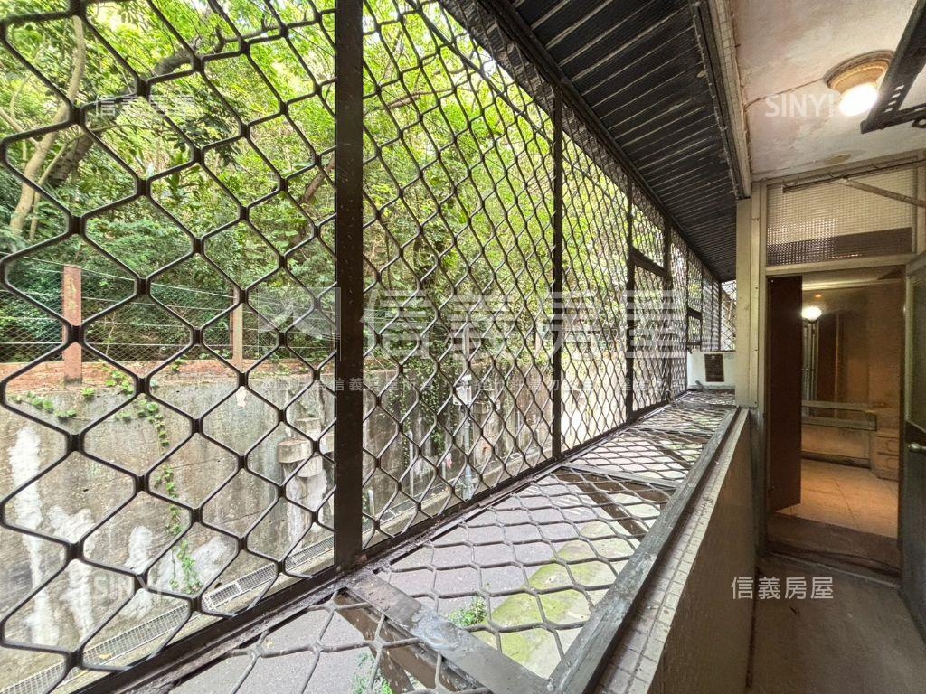 西湖捷運黃金二樓房屋室內格局與周邊環境