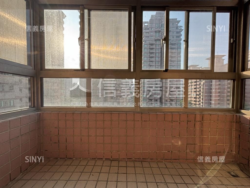 河堤維也納ＤＣ三房平車房屋室內格局與周邊環境