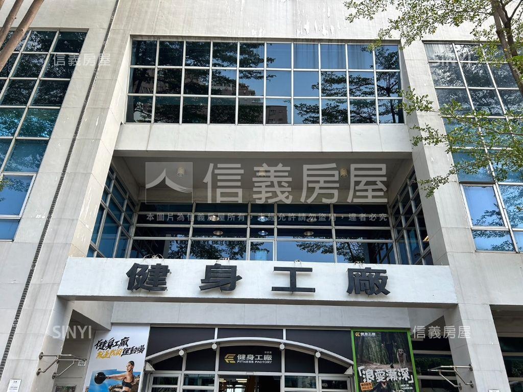 巨蛋▲角窗企業總部寬透店房屋室內格局與周邊環境