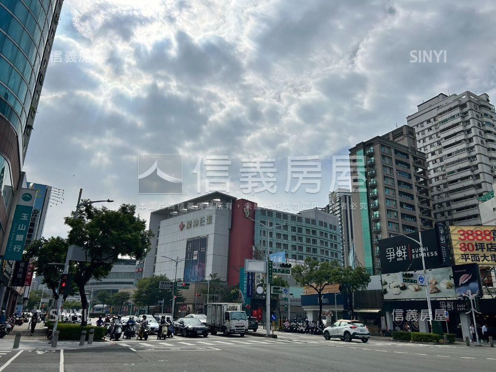 巨蛋▲角窗企業總部寬透店房屋室內格局與周邊環境
