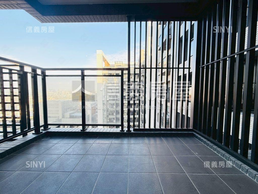 世界花園高樓二房二衛平車房屋室內格局與周邊環境