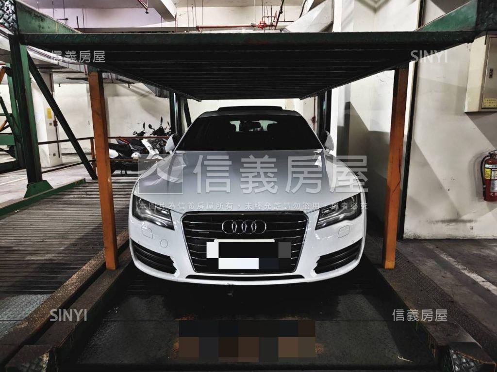 近大慶捷運四房車位房屋室內格局與周邊環境