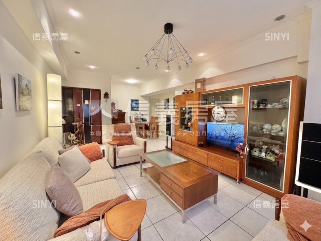 專任宏國大鎮三房車位房屋室內格局與周邊環境