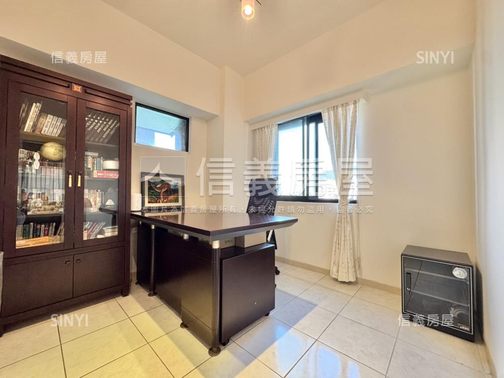 專任宏國大鎮三房車位房屋室內格局與周邊環境