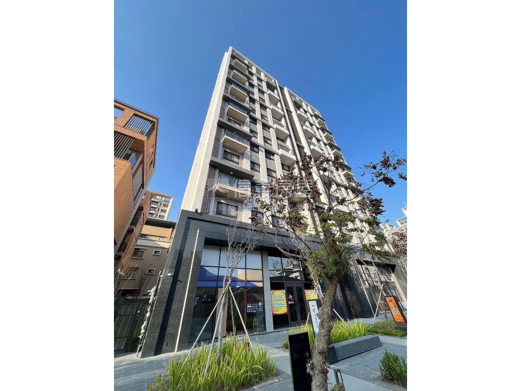 富旺雍華。朝南四房平車房屋室內格局與周邊環境