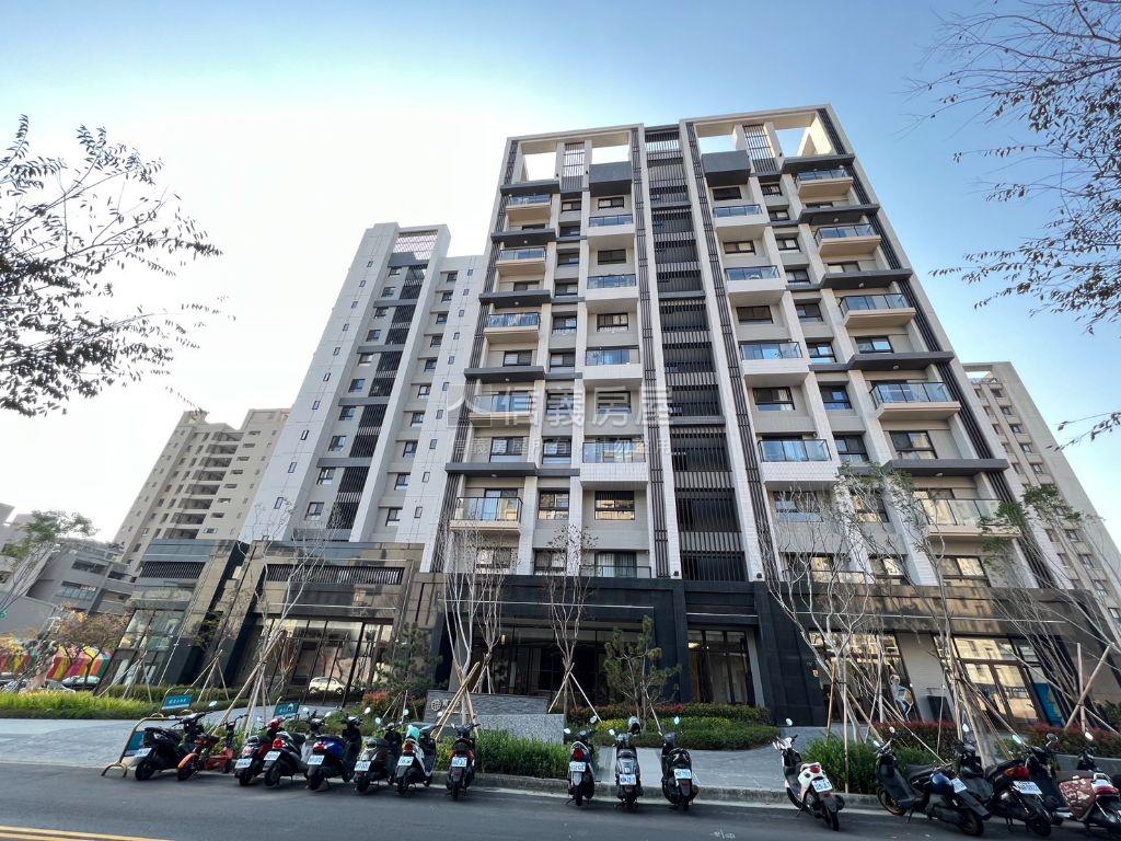 富旺雍華。朝南四房平車房屋室內格局與周邊環境