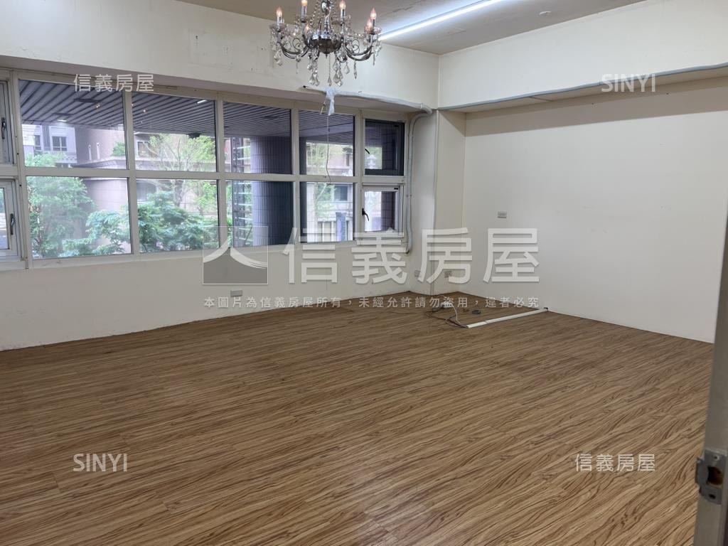經國路大面寬黃金店面房屋室內格局與周邊環境