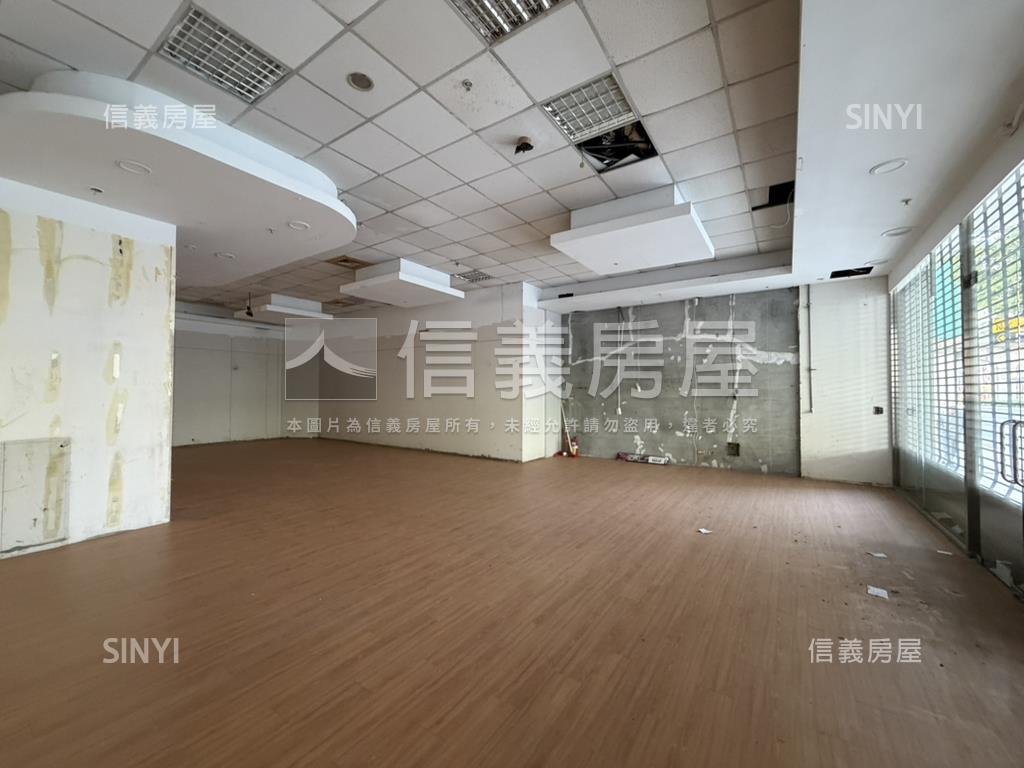 適合金融業大面寬店面房屋室內格局與周邊環境