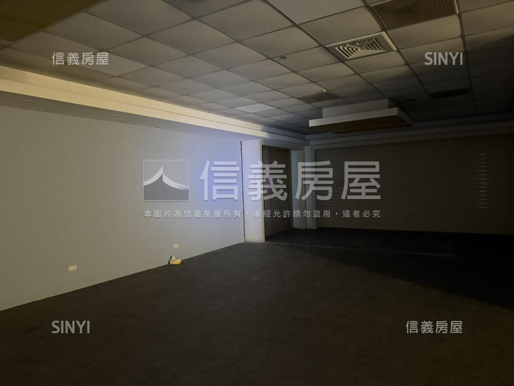 適合金融業大面寬店面房屋室內格局與周邊環境