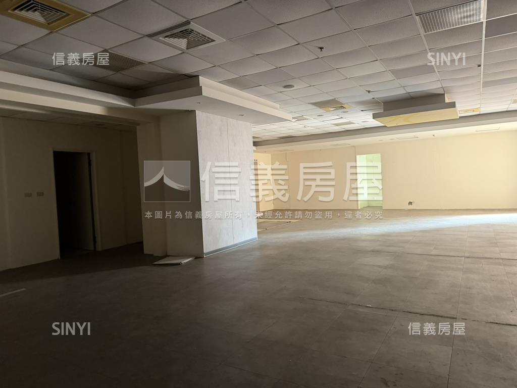 適合金融業大面寬店面房屋室內格局與周邊環境