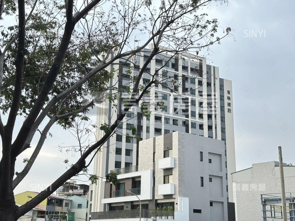 東區貝森朵夫兩房車位房屋室內格局與周邊環境