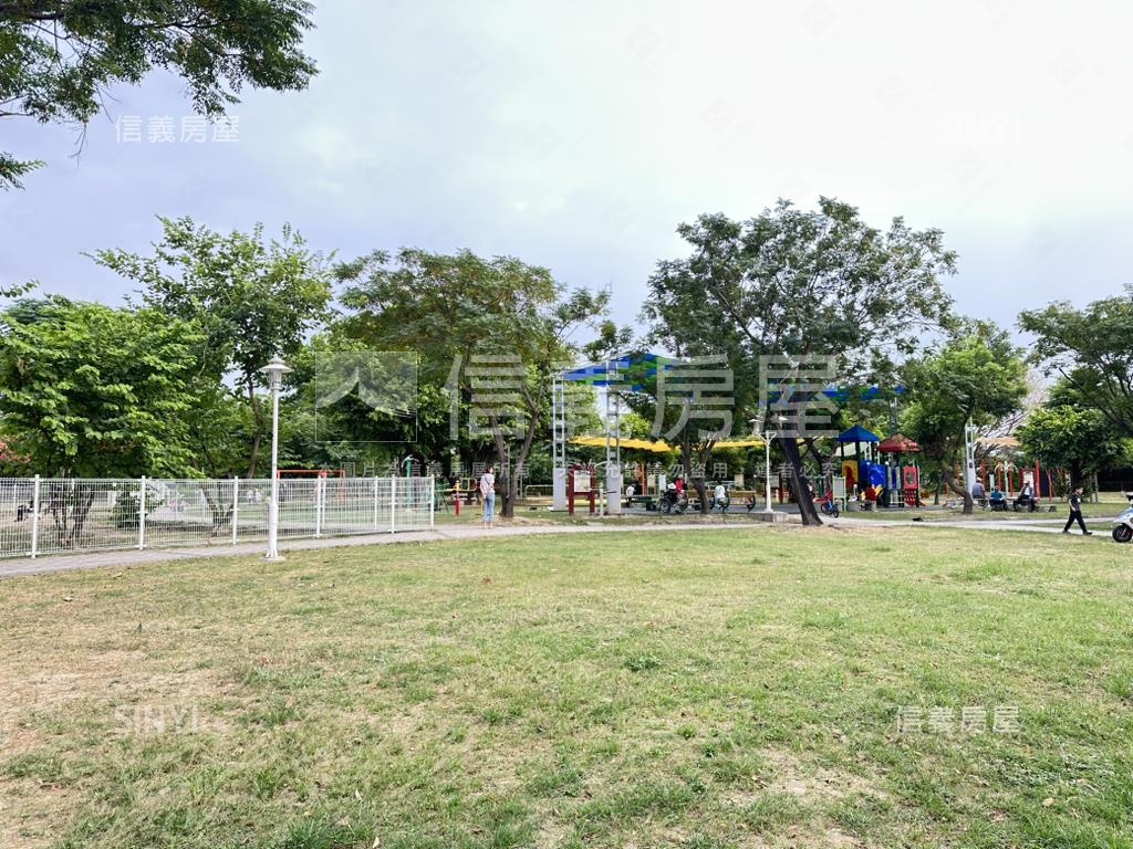 東區貝森朵夫兩房車位房屋室內格局與周邊環境