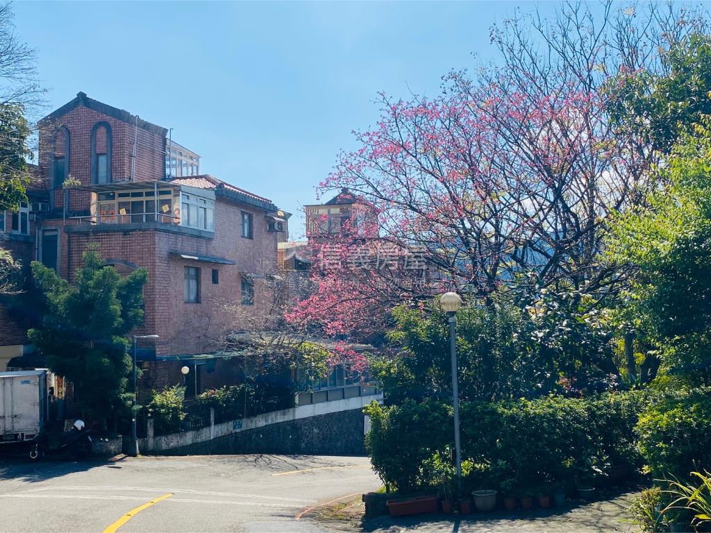 彩蝶透天厝獨棟車庫美居房屋室內格局與周邊環境
