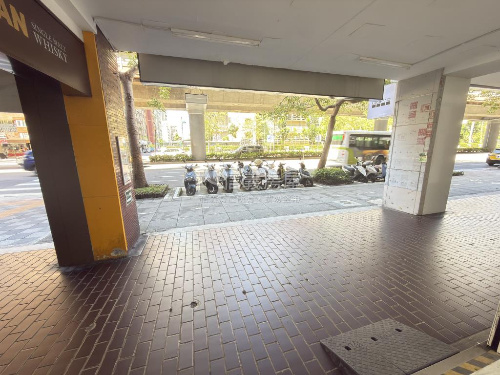 大安捷運站旁正大馬路金店房屋室內格局與周邊環境