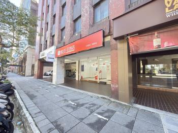 大安捷運站旁正大馬路金店