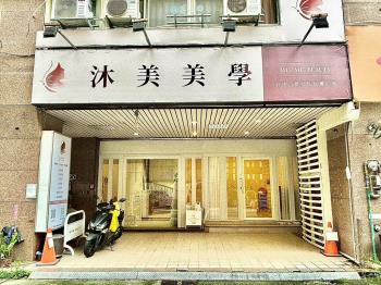 全聯旁門前可停雙車金店面