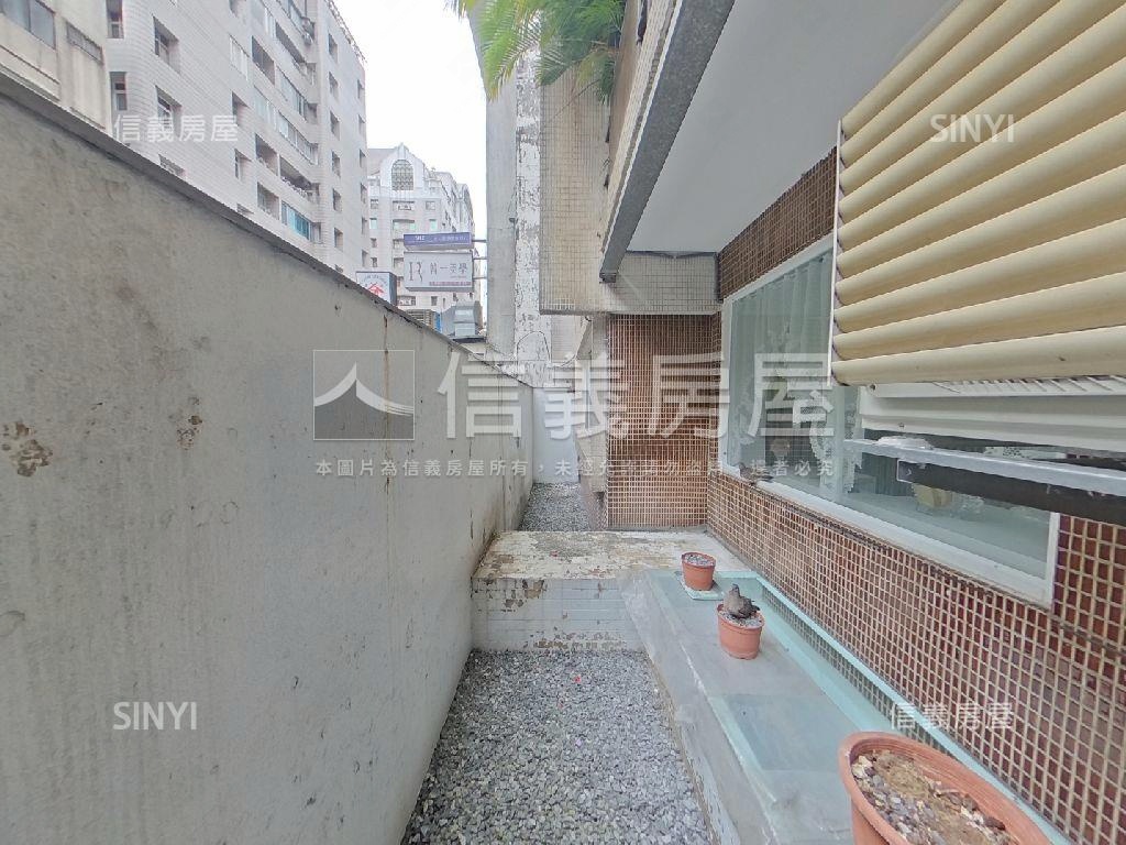 東區採光面寬金店面房屋室內格局與周邊環境