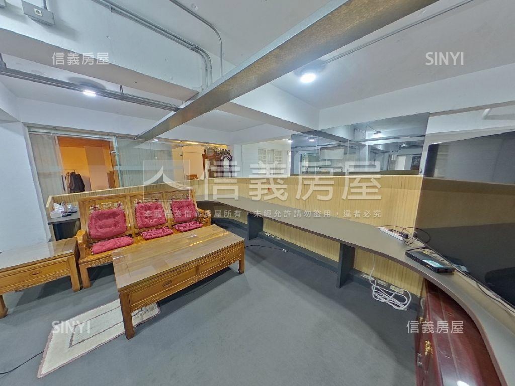 東區採光面寬金店面房屋室內格局與周邊環境