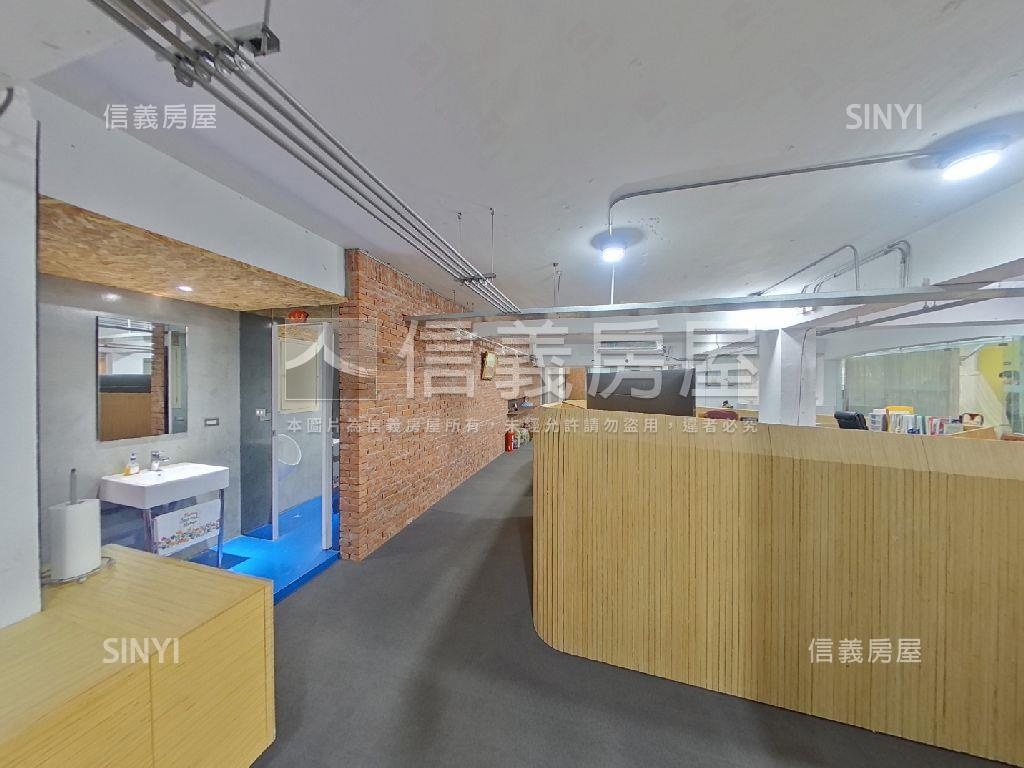 東區採光面寬金店面房屋室內格局與周邊環境