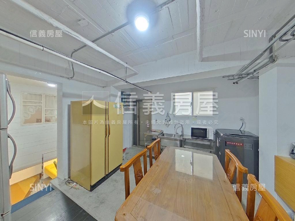 東區採光面寬金店面房屋室內格局與周邊環境