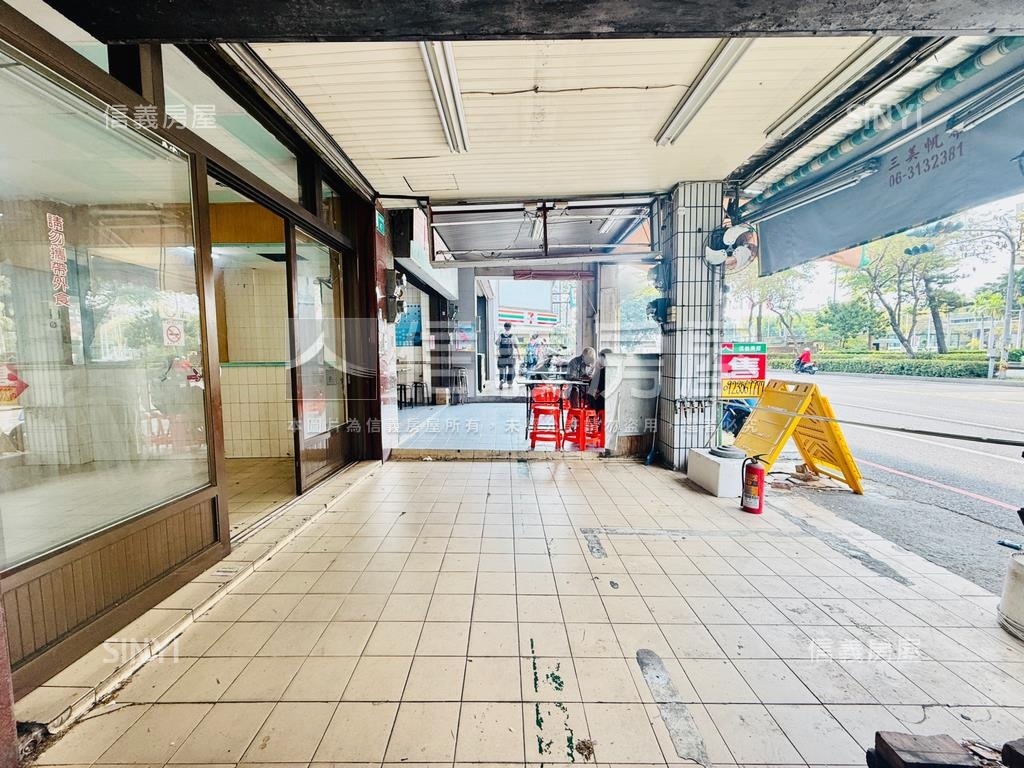 成大｜稀有大學路金店面房屋室內格局與周邊環境
