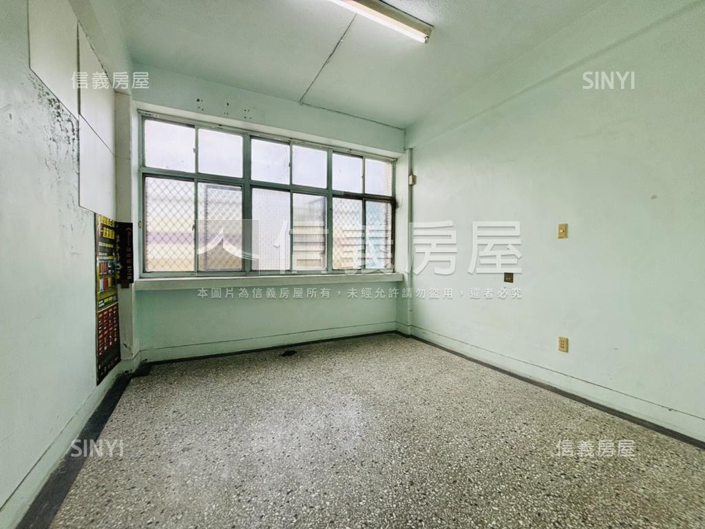 成大｜稀有大學路金店面房屋室內格局與周邊環境