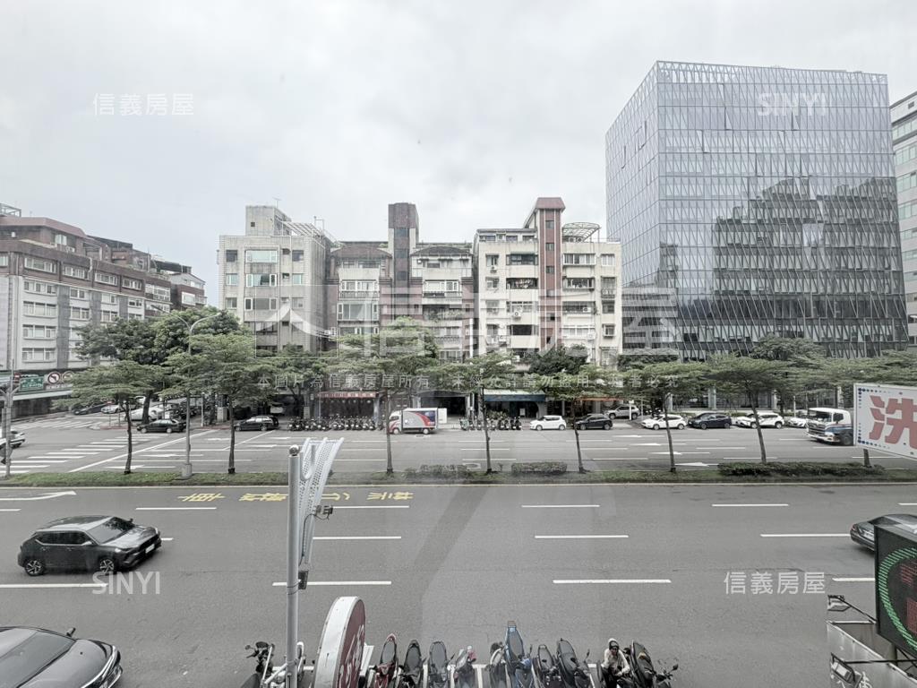 松江路三房三衛車位可租房屋室內格局與周邊環境
