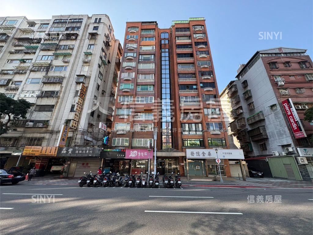 松江路三房三衛車位可租房屋室內格局與周邊環境