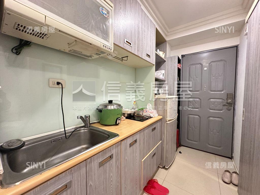 西門捷運機能美套房房屋室內格局與周邊環境