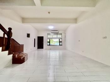 園區車庫採光透天