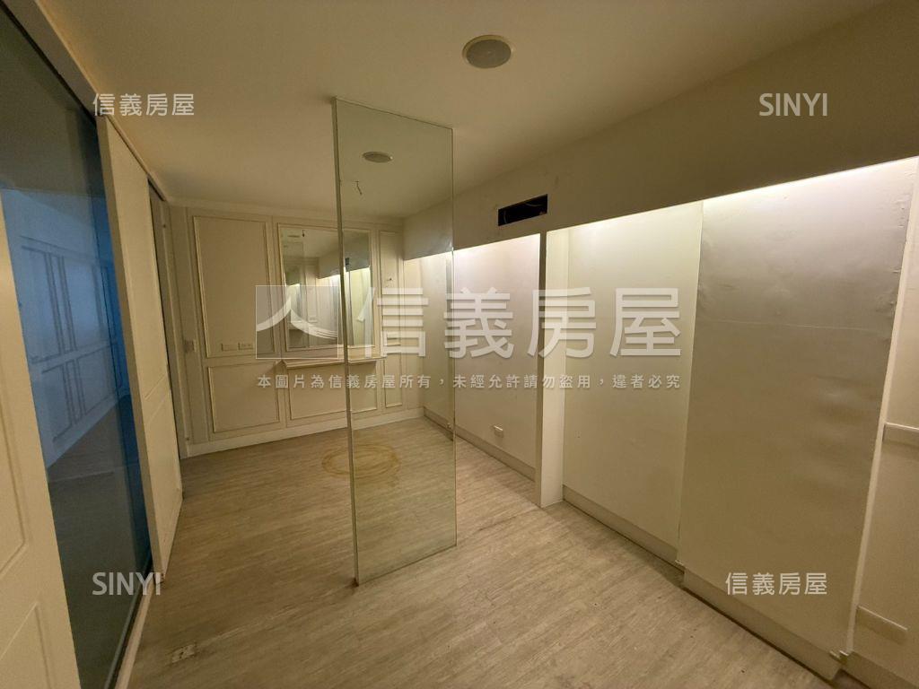 自強正路吃市金透店房屋室內格局與周邊環境