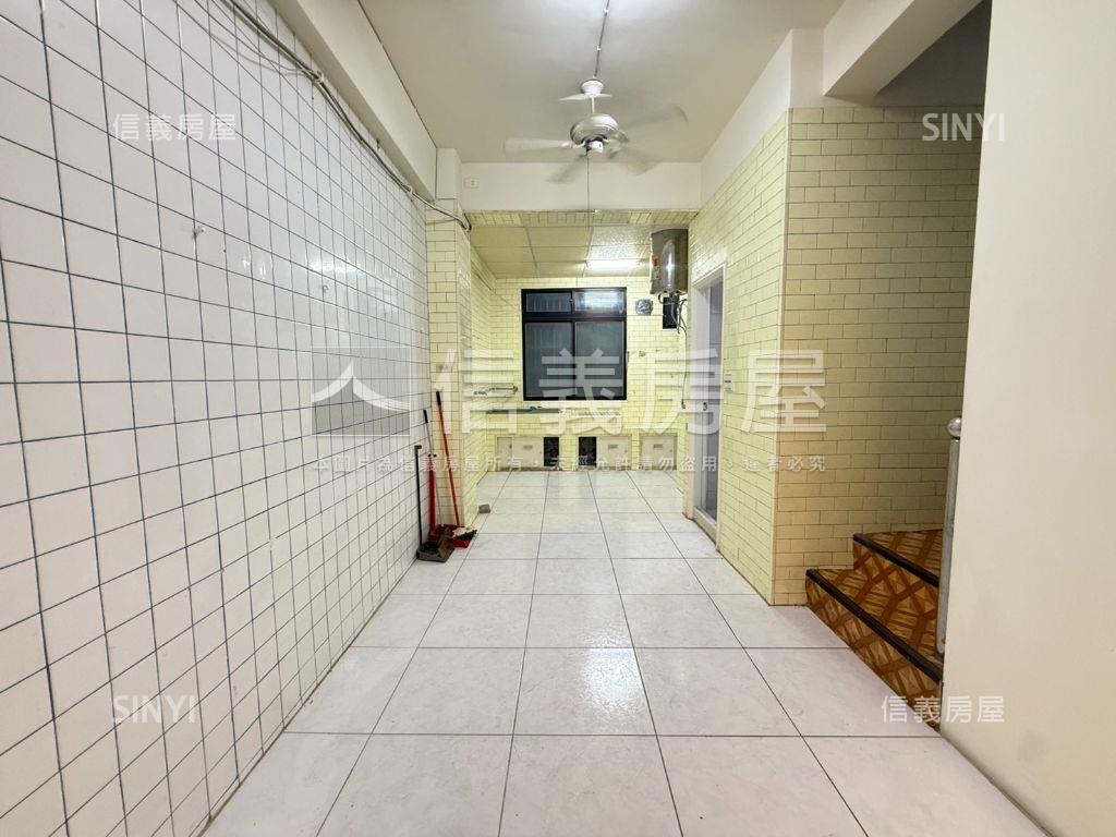 自強正路吃市金透店房屋室內格局與周邊環境