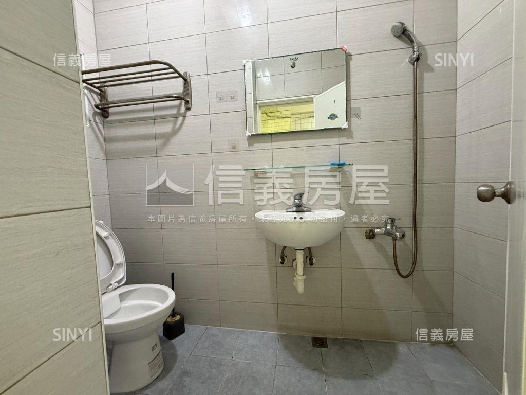 自強正路吃市金透店房屋室內格局與周邊環境