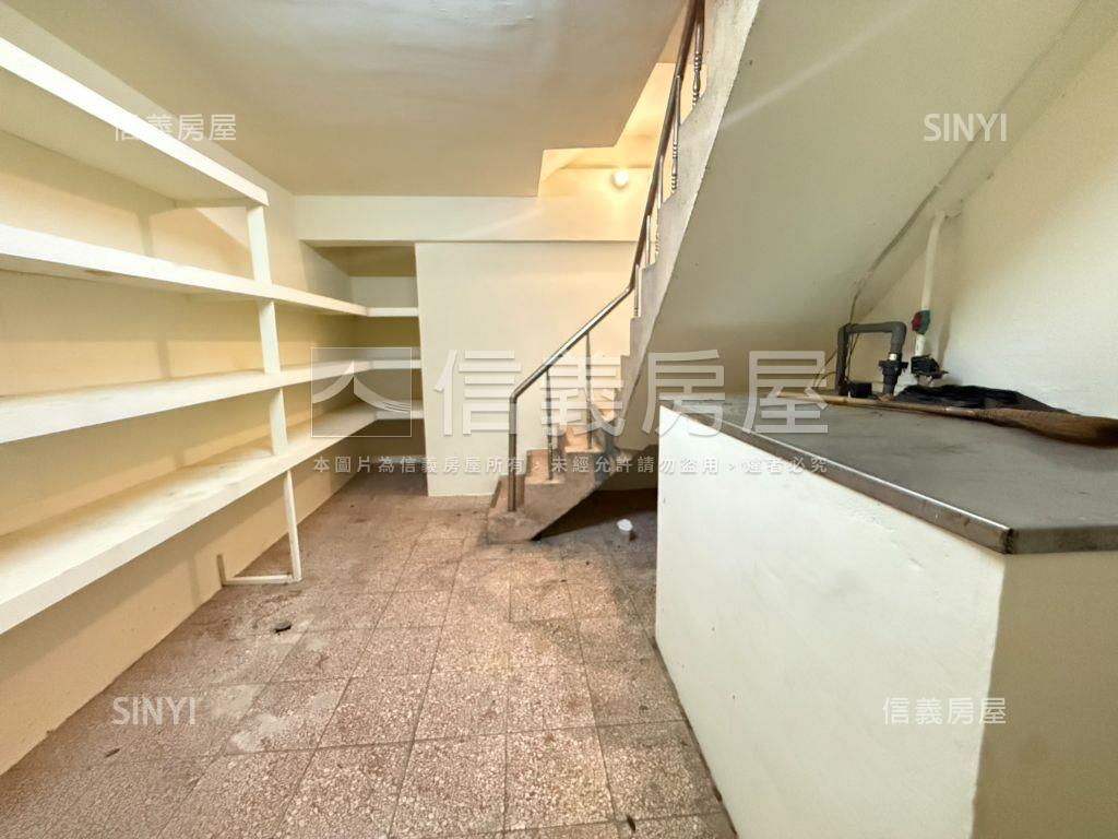 自強正路吃市金透店房屋室內格局與周邊環境