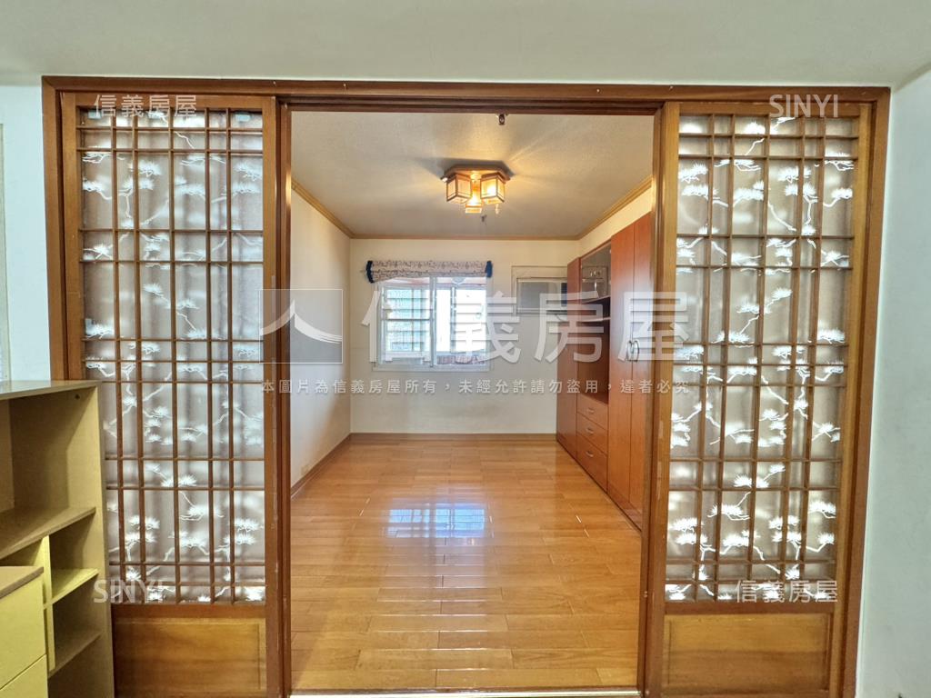 專任東興寧靜三房附車位房屋室內格局與周邊環境