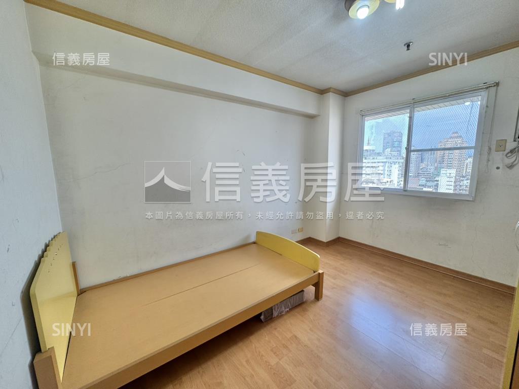 專任東興寧靜三房附車位房屋室內格局與周邊環境