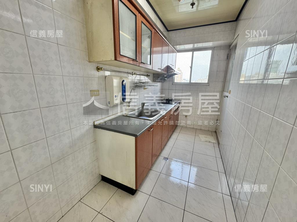 專任東興寧靜三房附車位房屋室內格局與周邊環境