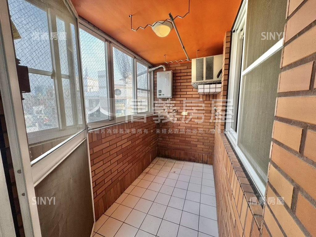 專任東興寧靜三房附車位房屋室內格局與周邊環境