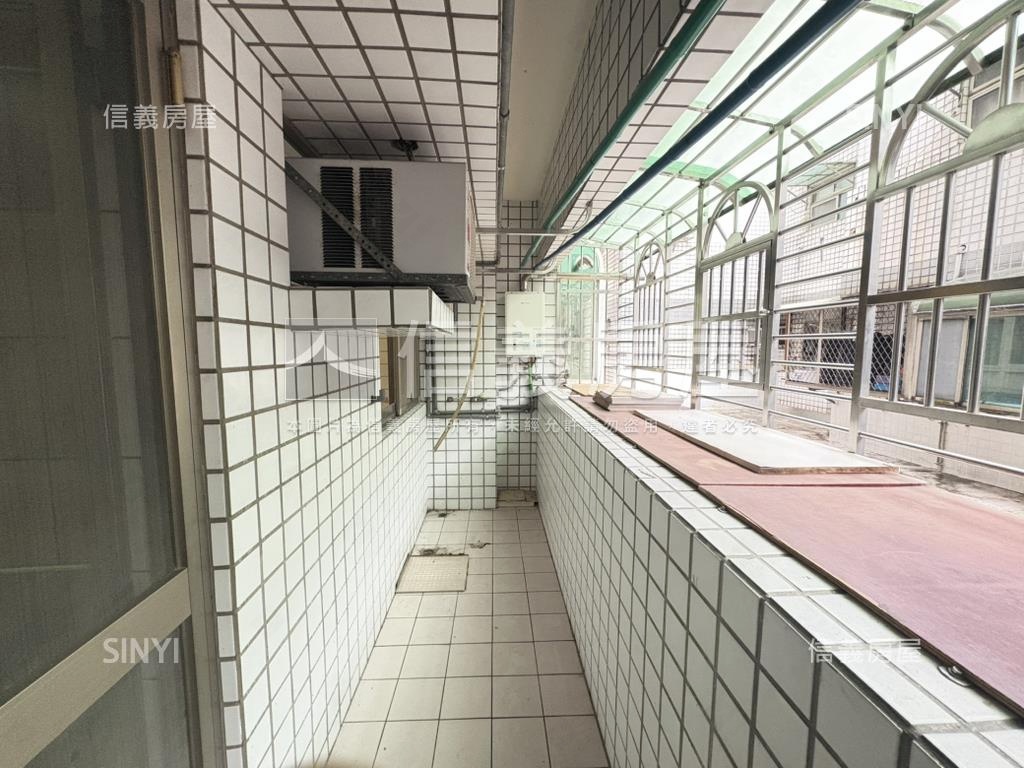 揚名學園高樓三房車位房屋室內格局與周邊環境