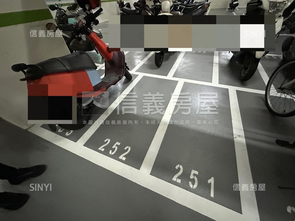郡都當代高醫三房平車房屋室內格局與周邊環境