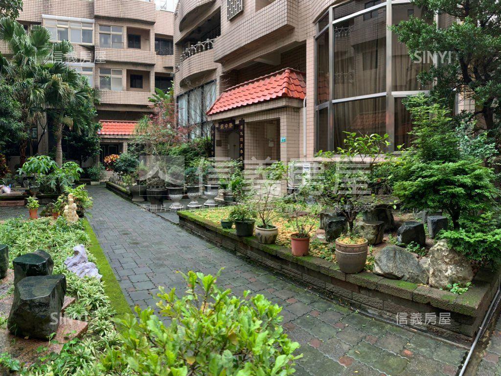 中正翡翠園林別墅透天房屋室內格局與周邊環境