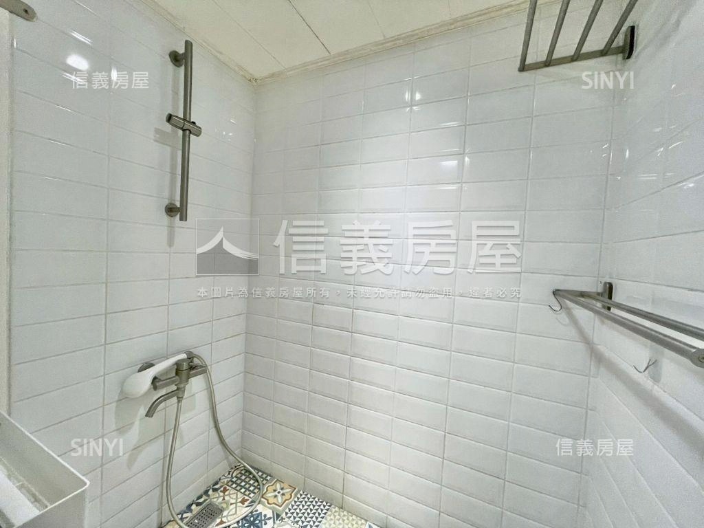 西屯白金漢宮兩房低總價房屋室內格局與周邊環境