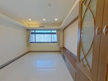 近大遠百高樓四房車位