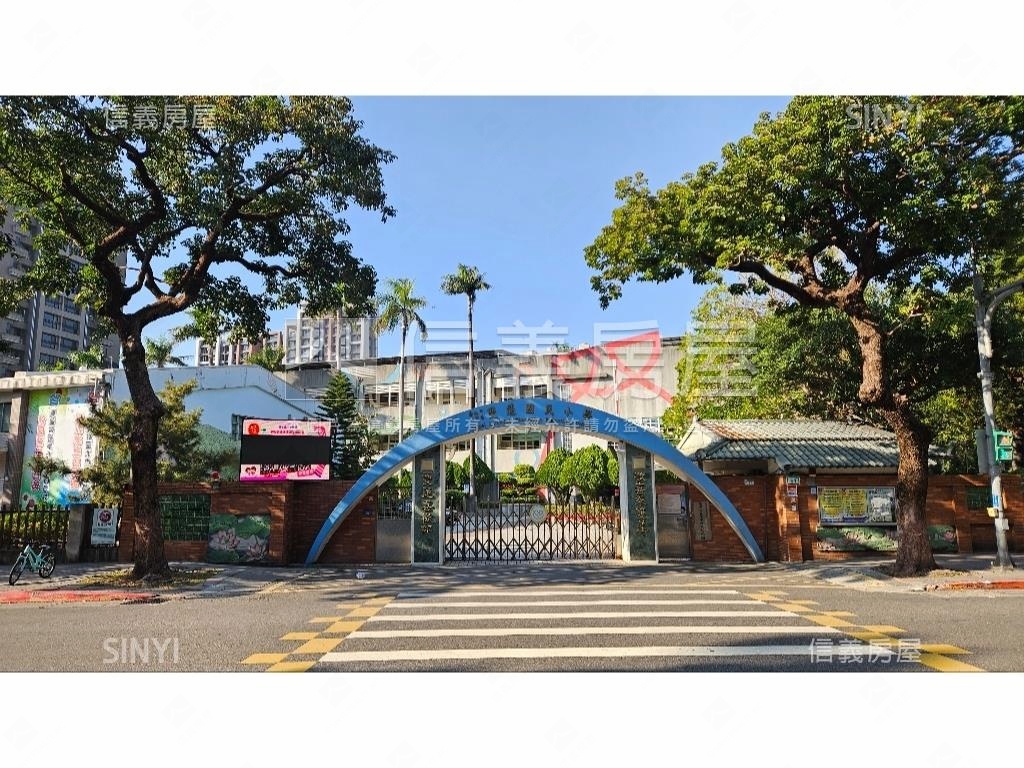 北市超強總價華廈平面車位房屋室內格局與周邊環境